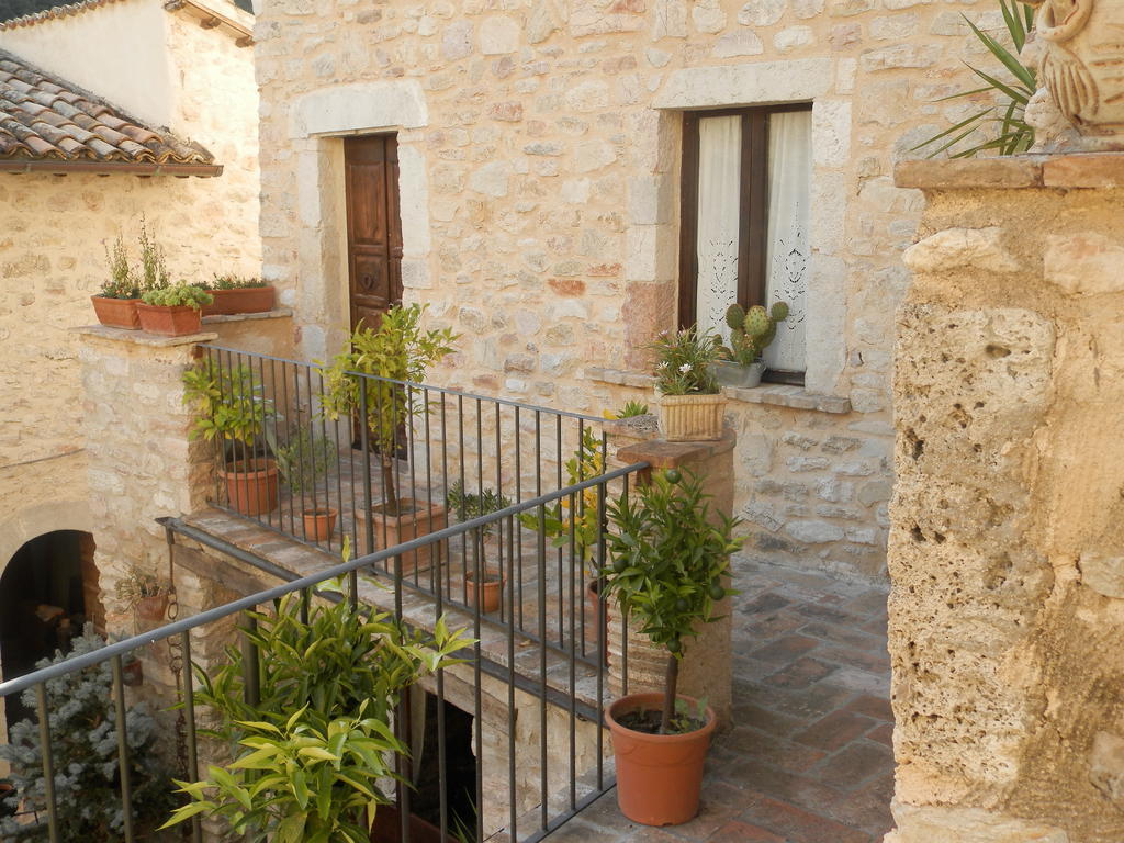 ホテル Residenza Di Paese Castello Del Poggio フェレンティッロ エクステリア 写真