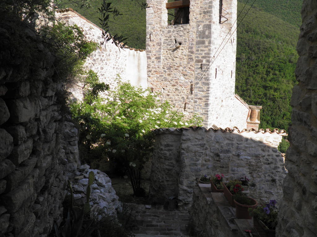 ホテル Residenza Di Paese Castello Del Poggio フェレンティッロ エクステリア 写真