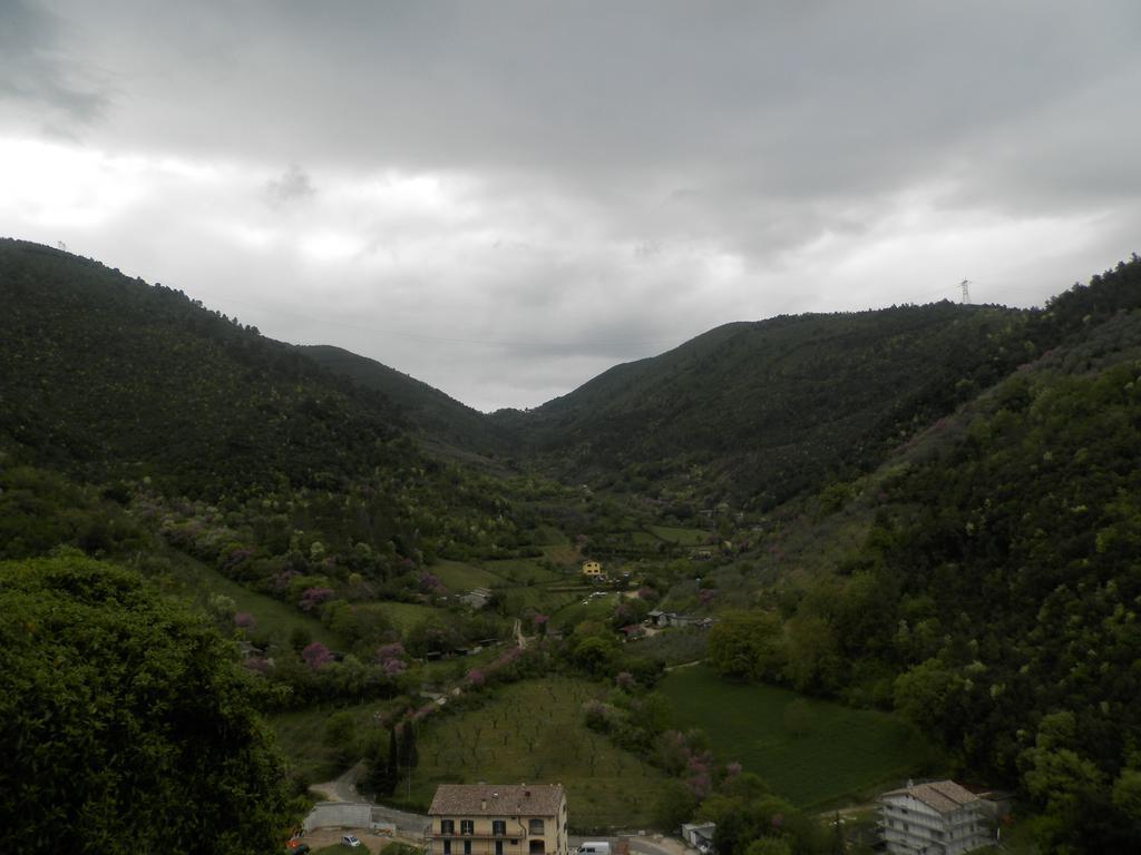 ホテル Residenza Di Paese Castello Del Poggio フェレンティッロ エクステリア 写真